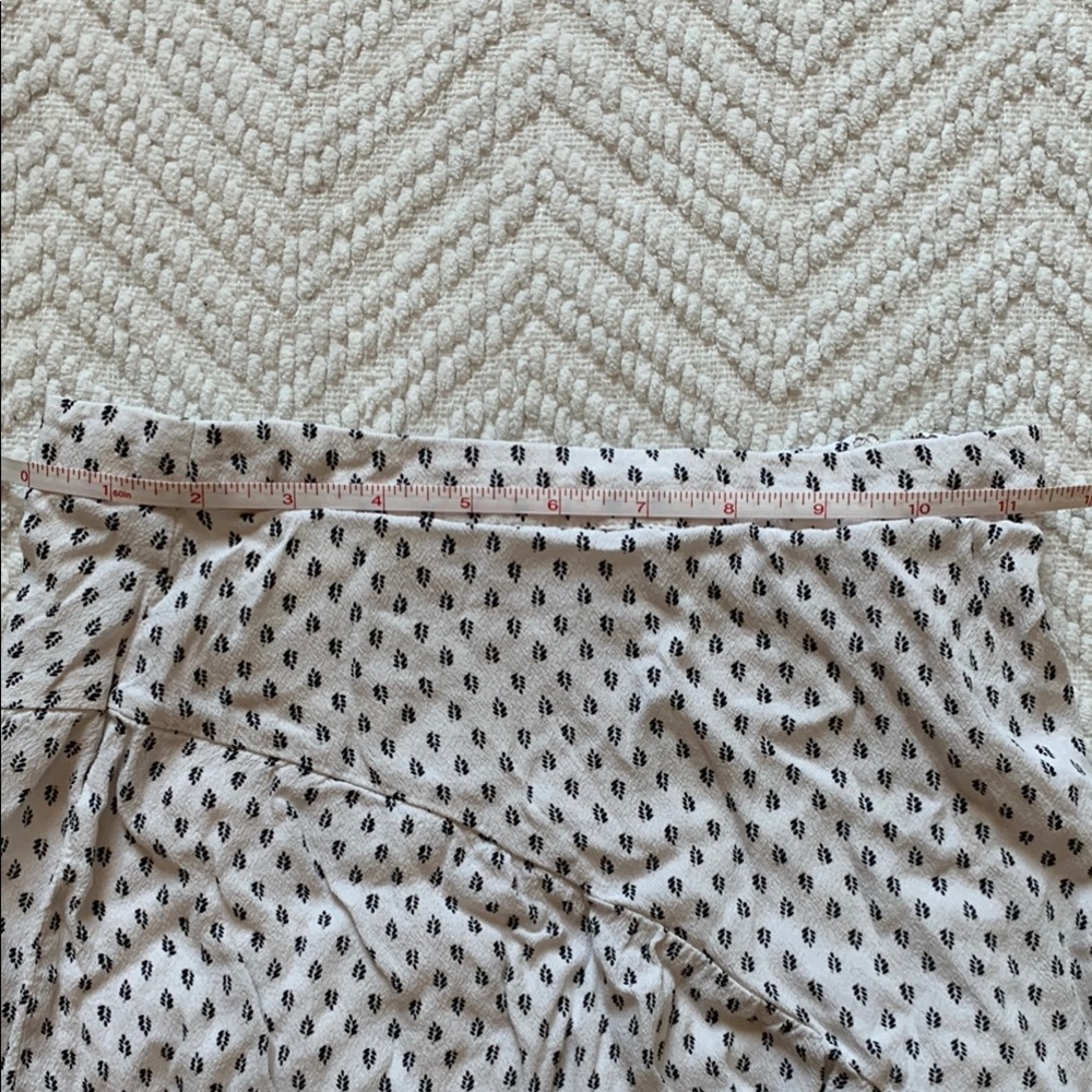 π White Patterned Skirt - Picture 7 of 9